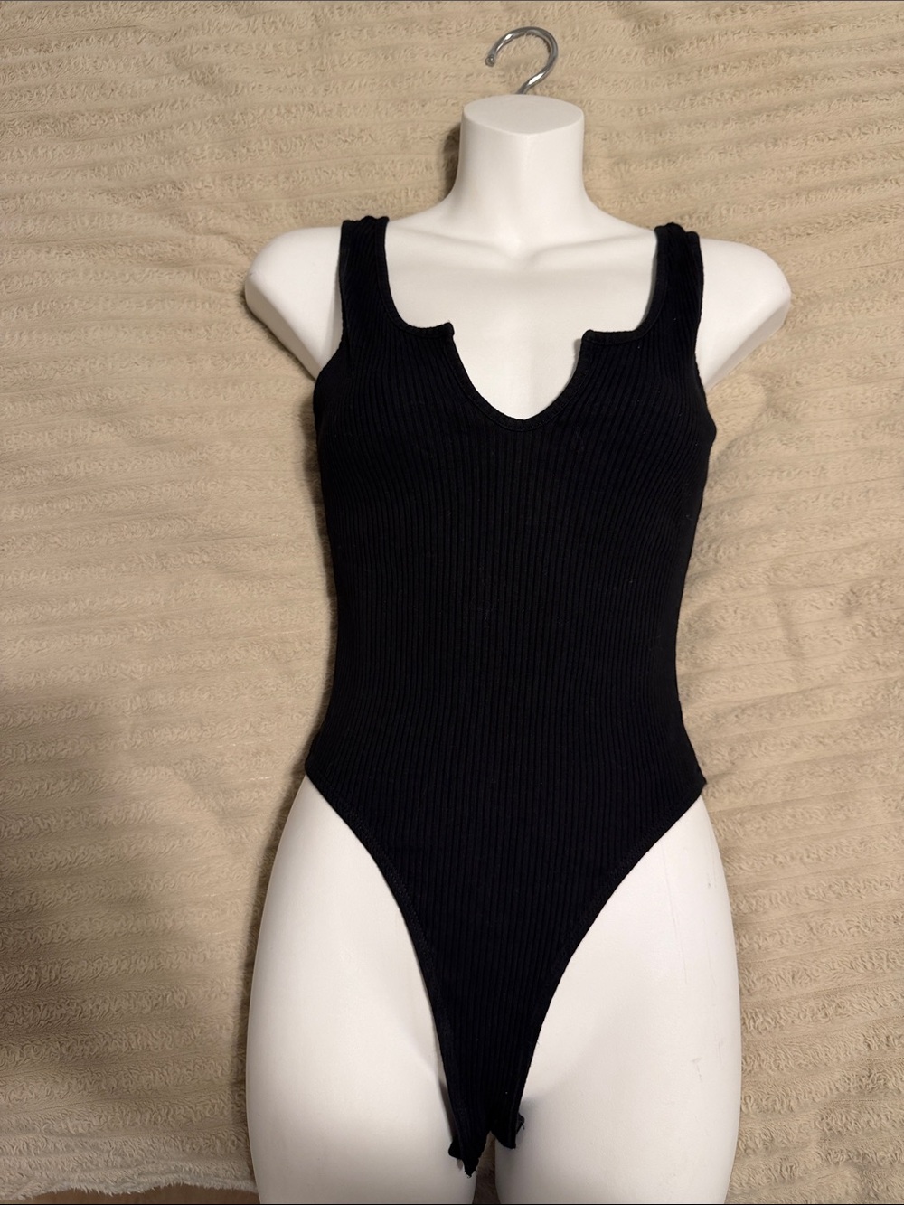 SHEIN Black Ribbed Notch Scoop Bodysuit